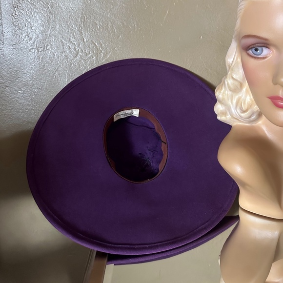 DESIGNER 1940s\' PURPLE FELT WIDE BRIM HAT -  PURPLE/FUCHSIA DRAPED VELVETY TRIM main image 11